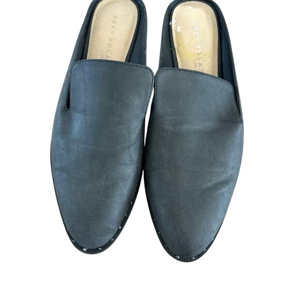 Very Volatile Women’s Black Studded Distressed Leather Flats - Picture 1 of 4